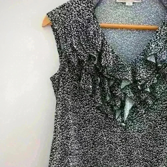 CLEO | Petites Women's Black/White Animal Print Ruffled Sleeveless Tank - Picture 2 of 4